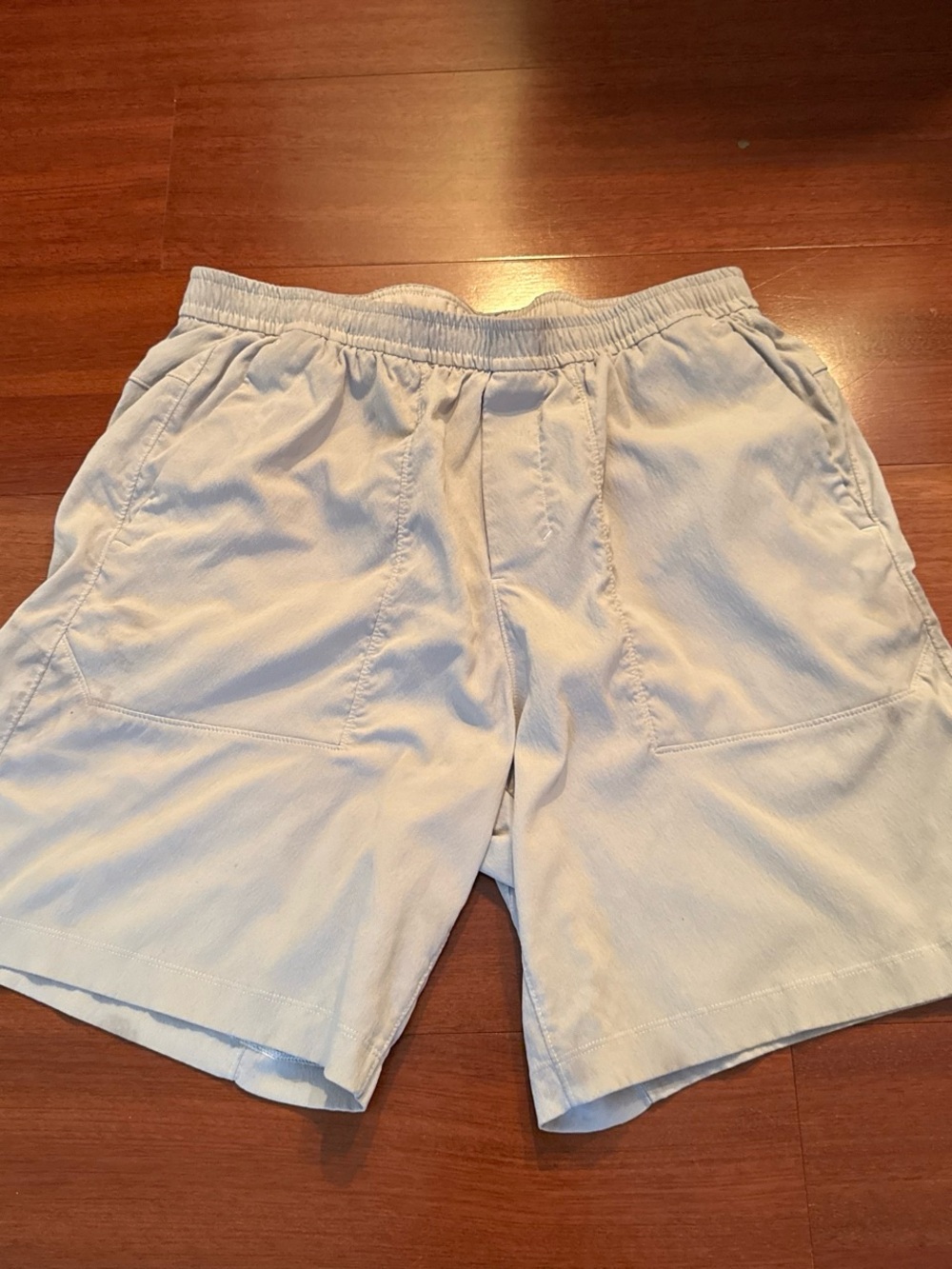 lululemon athletica Men's Light Gray Elastic-Waist Athletic Shorts
